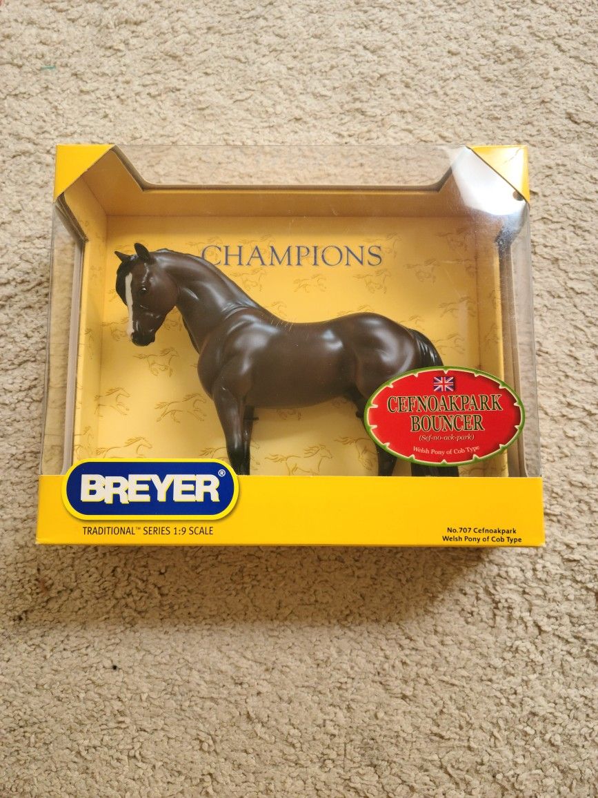 BNIB Breyer Cefnoakpark Bouncer model horse