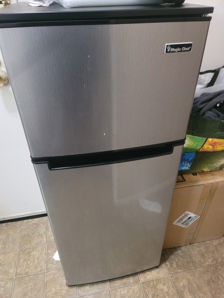 Slightly Use Refrigerator for Sale in Queens, NY OfferUp