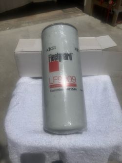 Fleet Guard LF9009 Oil Filter