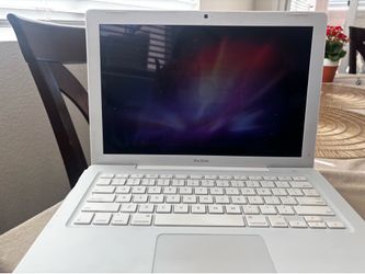 Apple MacBook 13" (2007) White Core 2 Duo 2.2GHz 3GB HDD Wi-Fi Webcam