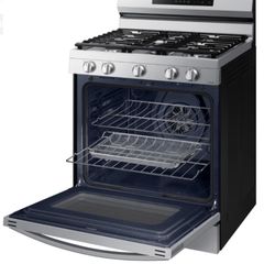 Samsung 30-in 5 burners 6.0-cu ft Air Fry Convection Oven Freestanding Natural Gas Range ( Fingerprint Resistant Stainless Steel )Like new 