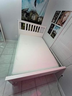 Cama full casi nueva poco uso