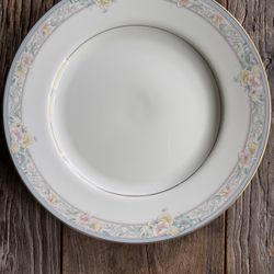 Mikasa Charmaine 12-inch gold Rimmed Dinner Plate