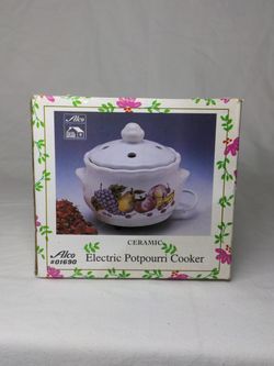 Electric potpourri cooker