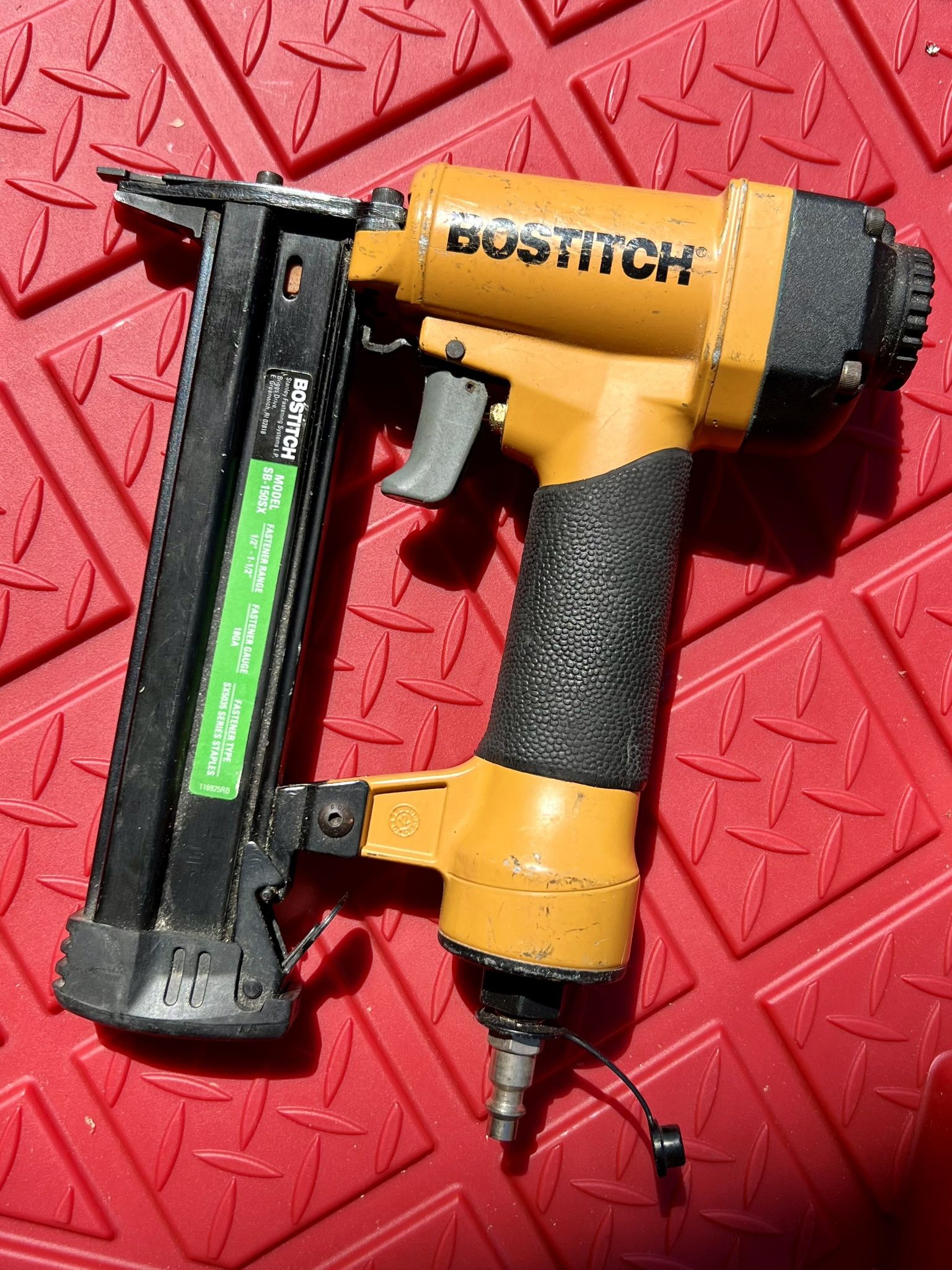 BOSTITCH SB-150SX Industrial 1-1/2" 18-Gauge Finish Stapler Kit