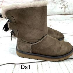 UGG Australia fur Girls Bailey Bow 3280K Round Toe Boots Size 2