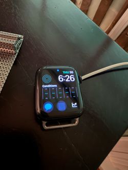 Apple Watch SE GPS 44mm Midnight Aluminum – Charger & 1 Bands Included