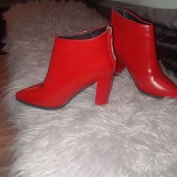 Sz39 Red ankle boot back zip