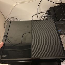 Xbox One Comes With Controller The Cover Is Falling But Works Fine See Description 
