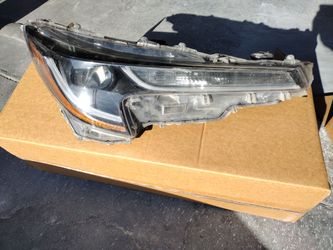 2020-2022 Toyota Corolla LE headlights
