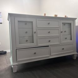 White Dresser And Two Nightstands 