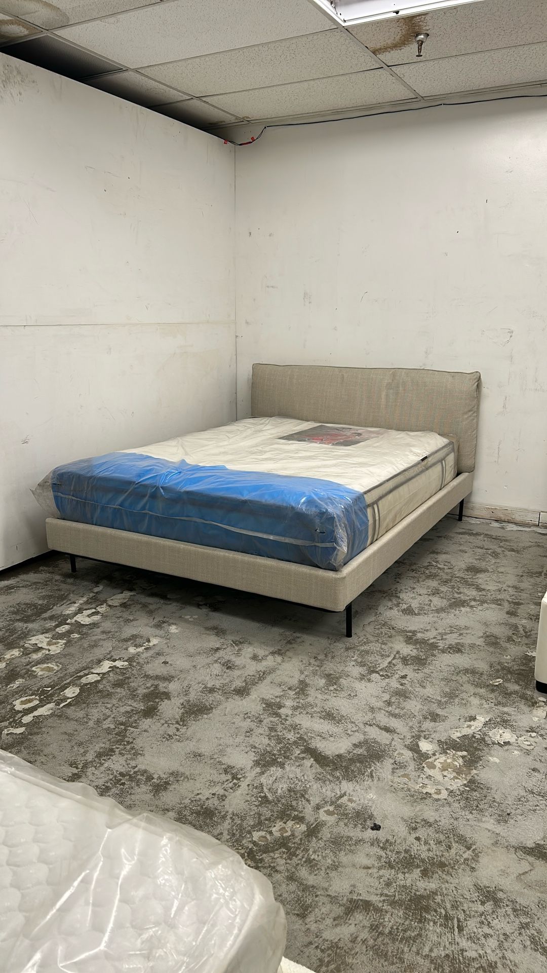Queen Size Platform Bed Frame With Pillow Top Headboard Closeout Sale!