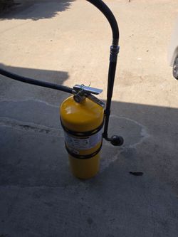 D class 30lb extinguisher