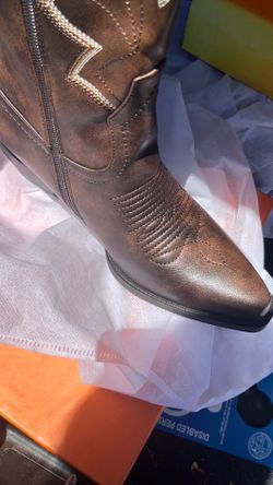 Women’s boots size 7.5