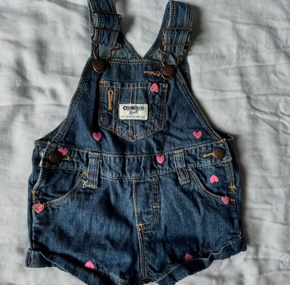 Oshkosh toddler baby denim overall shorts with hearts in size 6M