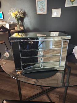 Mirrored jewelry box