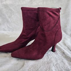 LADIES BOOTS OXBLOOD COLOR NWT  SIZE 9.5M