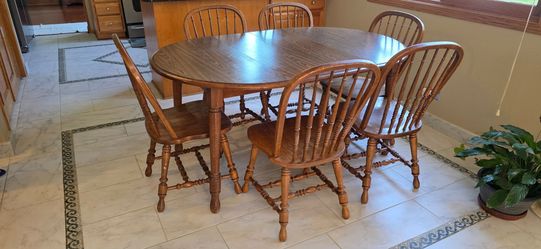 Oak Dining Table with 5 Windsor Chairs
