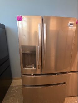 Frigidaire French door fridge 4 door