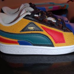 Kids Suede Pumas Size 9 