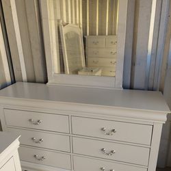 White Dresser Set