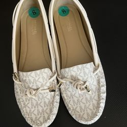 Shoes for the lady size 8 Michael Kors excellent condition pick up only cash