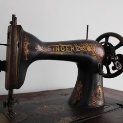 Singer Sewing machine 1904 Model #15 