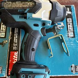 New Makita 18V LXT Brushless 1/2” High Torque Impact Wrench XWT08