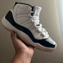 Jordan 11 White & Black & Gold