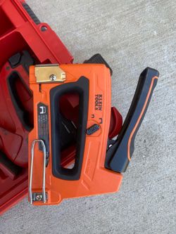 Stapler / cable stapler