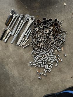 Socket Wrenches With Sockets