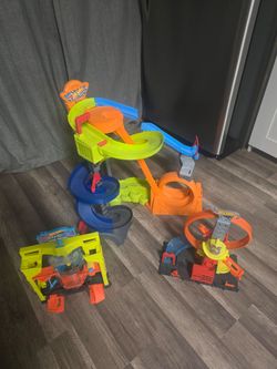 Hot wheels track