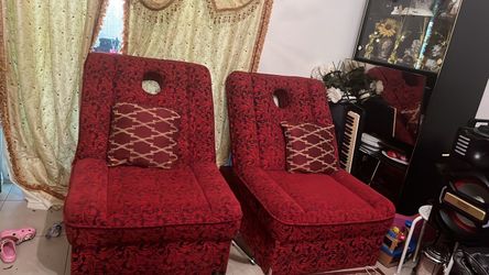 2 chairs bed
