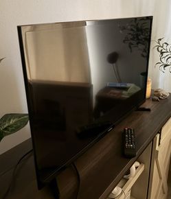 32Inch Samsung Smart TV W Remote