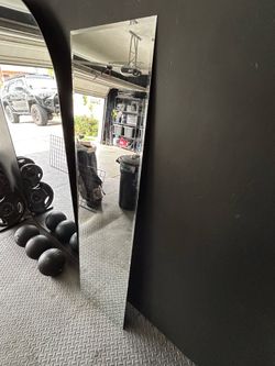 68inchx24 inch mirror in great condition used 2 months