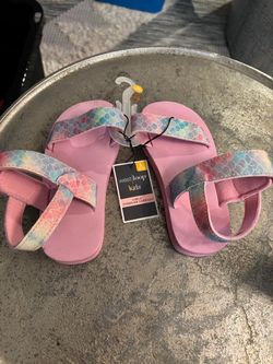 Girl’s sandals