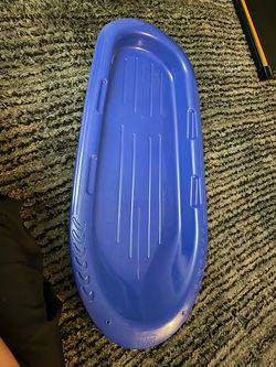Blue plastic snow sled in good used condition!