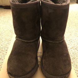 UGG Boots Chocolate Size 7