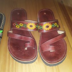 Women's size 7 Leather Mexican Sandals Used But In Good Conditions $4 Must pick Up In Edinburg No Holds 