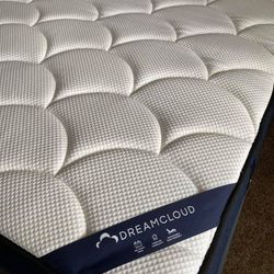 DreamCloud Memory Foam Mattress, Cal King, Like New, Perfect Condition