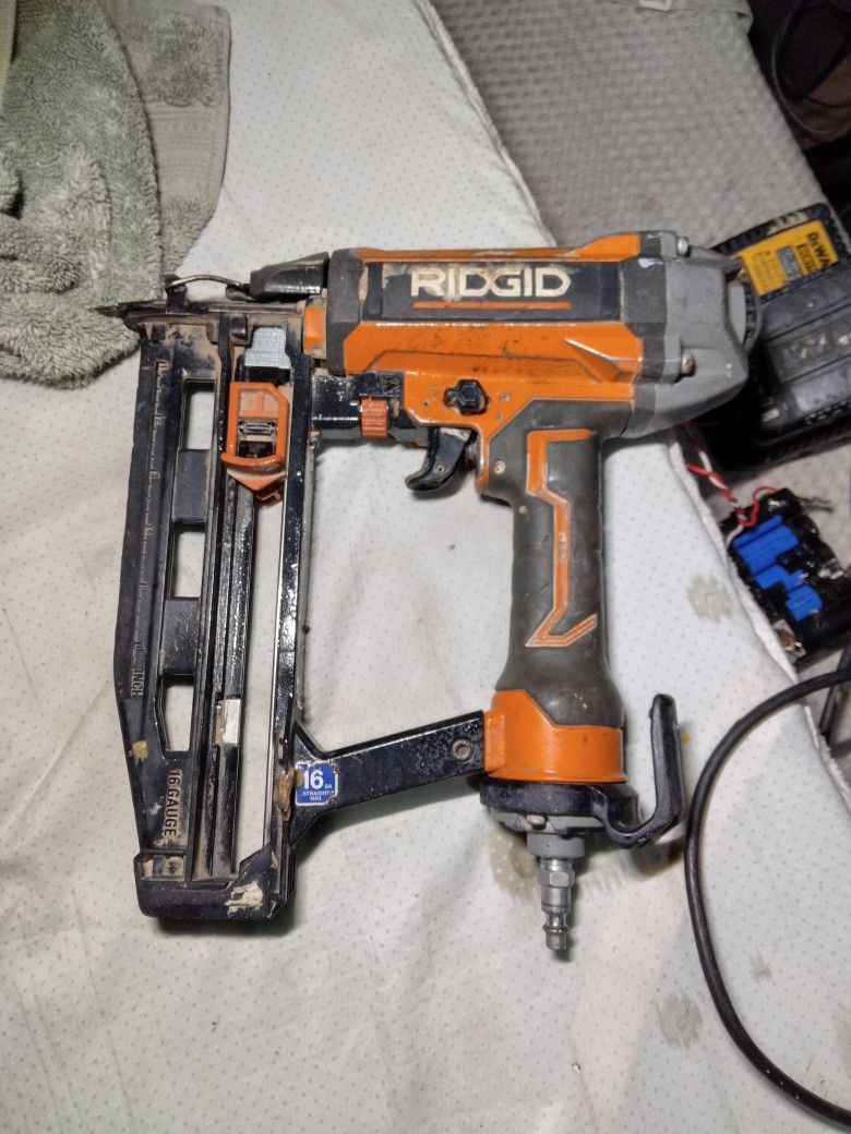 Ridgid 16 Gauge Gun