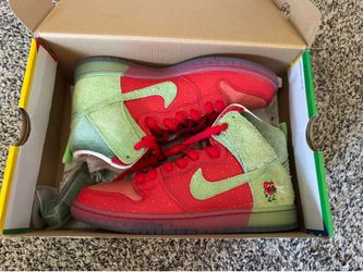 Nike SB Dunk Strawberry Cough 9.5