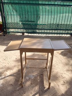 Table ( metal ) sides folds