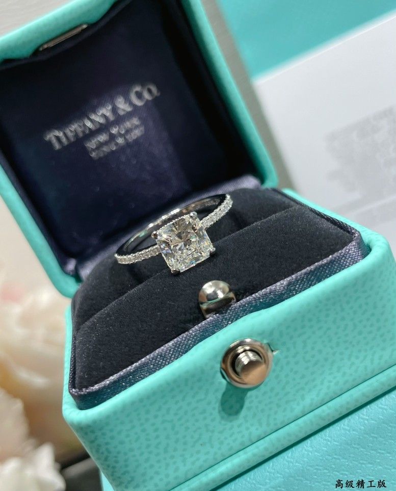 Tiffany white diamond four-claw ring💍