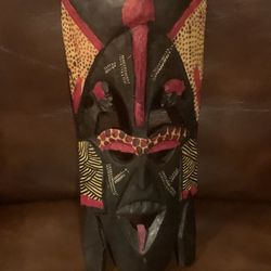 HAND. CARVED WOOD MAASAI MASK FROM MALI.