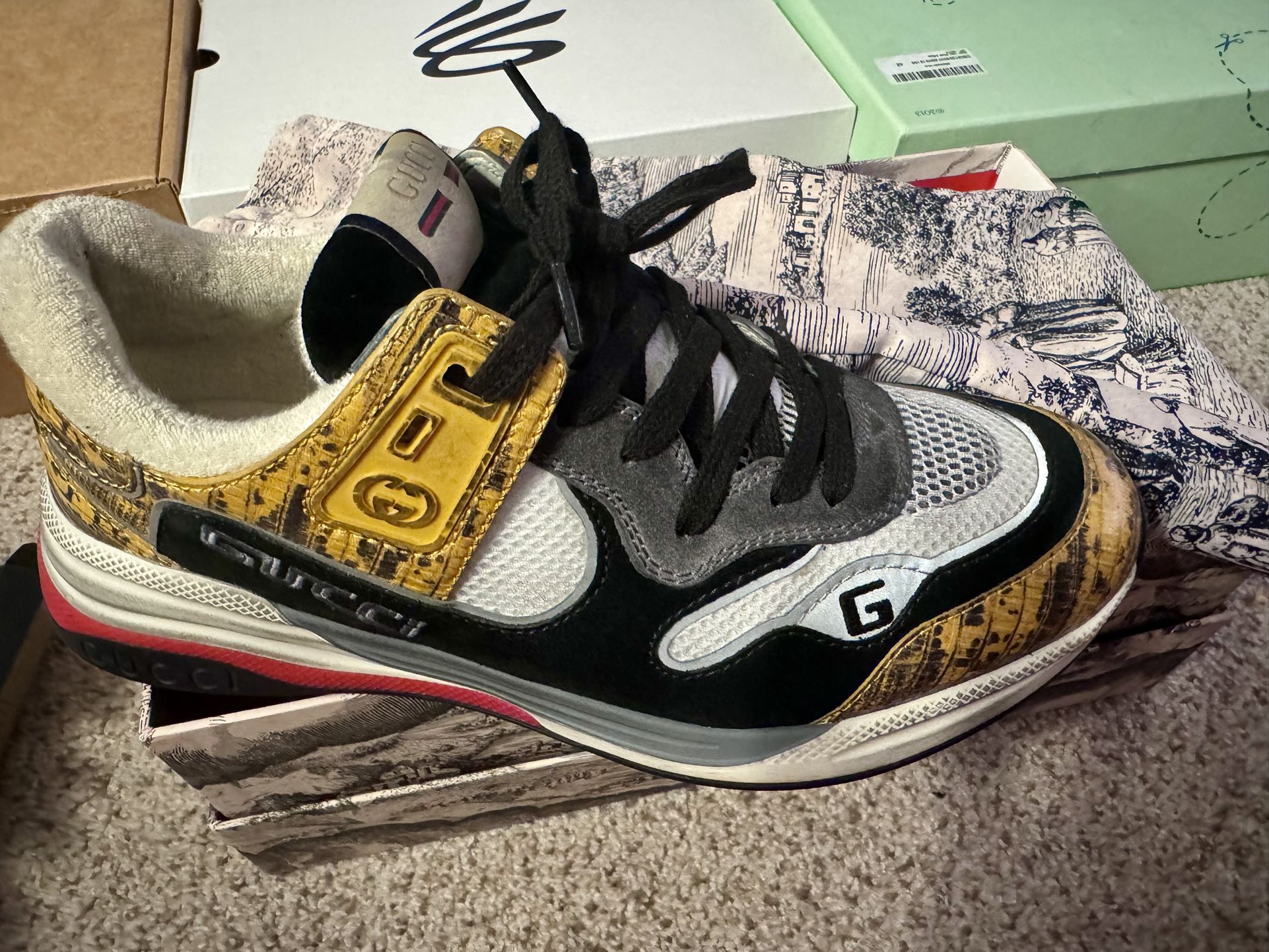 Gucci Ultra Pace Size 9.5 42 Eu