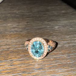 14 Kt Woman's Ring 