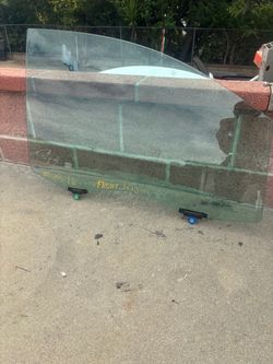RIGHT PASSENGER SIDE FRONT DOOR GLASS 2016 TOYOTA SIENNA OEM