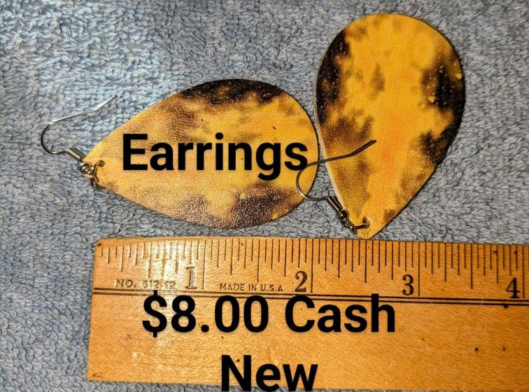 Go Iowa Hawkeye Earrings
