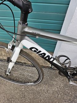 Giant hybrid bicycle